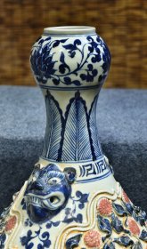 旧藏 识款【大元国至正元年九月】青花釉里红捏塑两面开窗兽首堆塑蒜头瓶一对，此瓶捏塑工艺精美，寓意一鸣惊人，胎体厚重感十足，保存完整，尺寸见图一