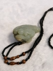 和田玉招财三足金蟾挂件手把件，寓意吉祥美好雕工精美玉质莹润
