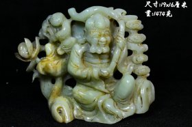 旧藏新疆和田玉籽料人物摆件，雕刻精细，玉质细腻油润，纯手工雕刻，沁色自然入骨，品相完美，，是一整块玉石雕刻而成