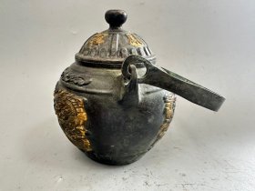 铜鎏金龙凤壶摆件，品相如图
重约0.65公斤