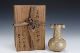 A714---宋哥窑贯耳瓶
