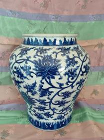 储藏室—藏品特卖—青花缠技莲大罐，年代特征明显，花色美观，古朴大方，极具收藏价值。