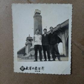 1978年武汉大桥留影