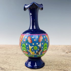 宋定窑掐丝珐琅花瓶，高28厘米，直径13厘米