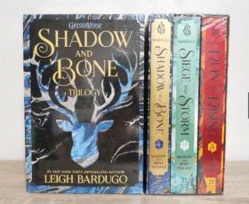 预售太阳的召唤三部曲平装The Shadow and Bone Trilogy Boxed Set : Shadow and Bone, Siege and Storm, Ruin and Risi