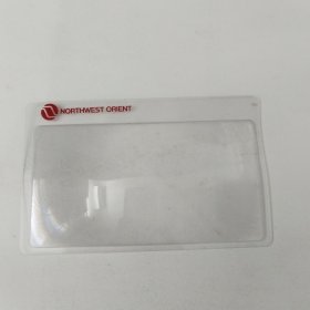 放大镜片卡。携带轻便，可当书签