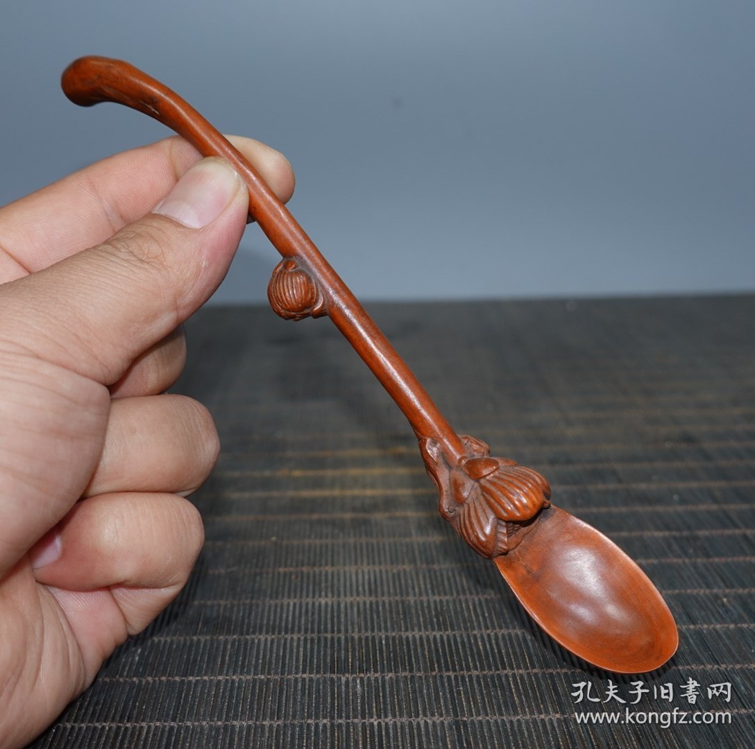 旧藏黄杨木茶产，长18cm，宽2.5cm，高2cm，重9g，