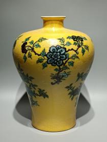 清康熙款，黄釉素三彩暗刻五龙穿三果三花纹梅瓶 高：32.5cm宽：23.6cm