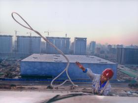【照片005】《鸟巢建设记录》10寸彩色照片一张，保存好，北京摄影家协会副主席，著名摄影家何慷民拍摄。25.5＊20cm.富士相纸
