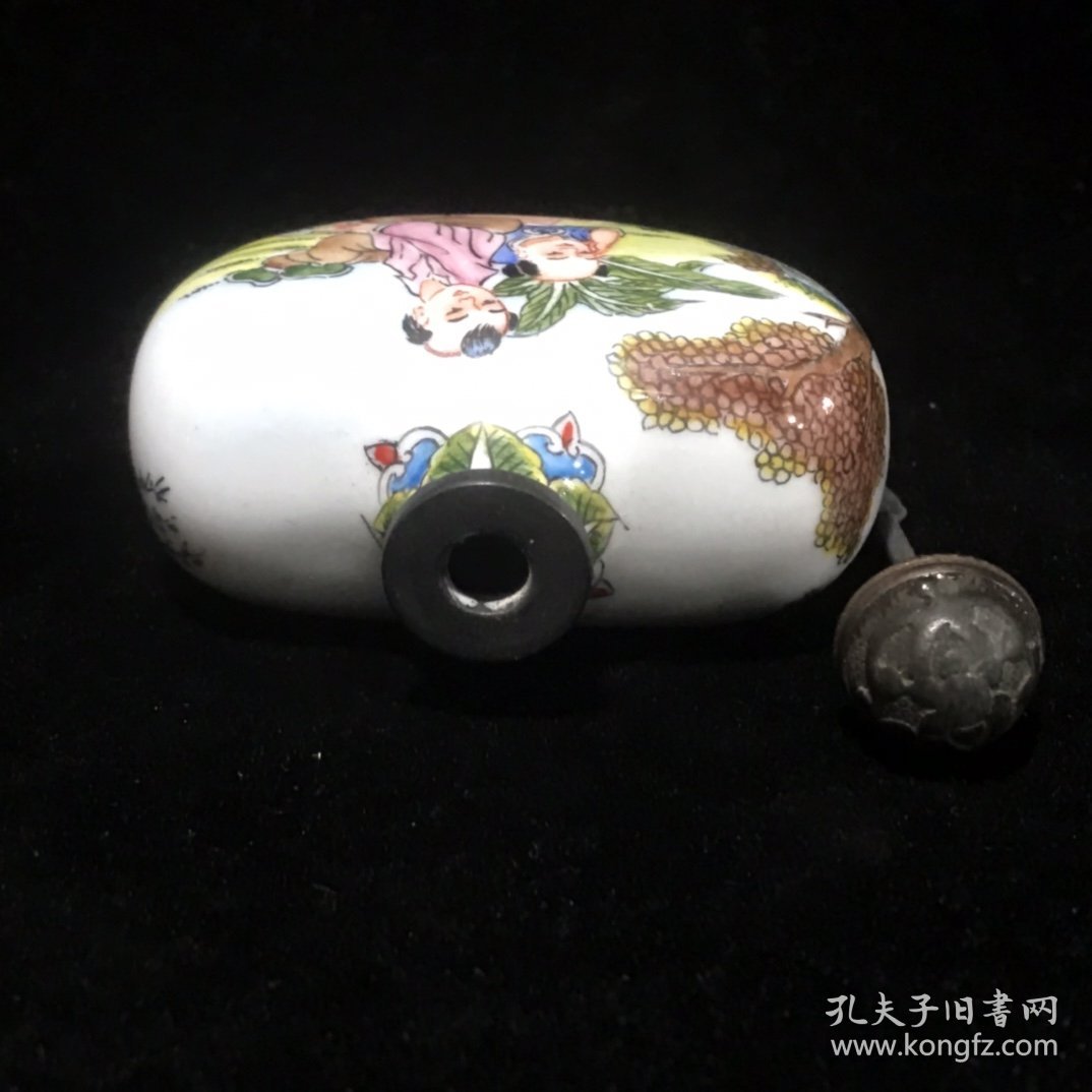 旧藏【铜胎珐琅彩 童子戏蟾图 鼻烟壶】 规格：高5宽5.5cm