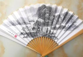 田-柏-安，河源市美术家协会副主席，高级工艺美术师，曾任河源日报社书画院院长