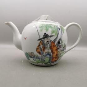 清代粉彩人物瓷茶壶