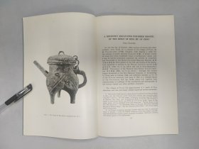 A RECENTLY EXCAVATED INSCRIBED BRONZE OF THE REIGN OF KING MU OF CHOU，By Noel Barnard,《新近发掘的周穆王时期青铜器铭文》巴纳著 大开本 25.6*18CM