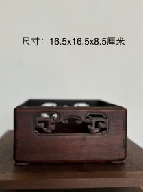 红木香盘，越南大红酸枝（交趾黄檀）材质，方形有底足，上口起细线，精密细工，两侧铜雕螭龙纹饰，底板起股，保存完好，尺寸如图