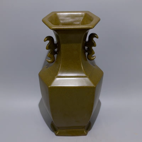 清茶叶末釉双耳六方瓶