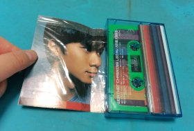 【磁带】古巨基 天气会变〈所有音像制品,版本自鉴!!!!由于属于特殊可复制性商品,不接受任何原因的退换,不,退,不,换!试听可以正常播放,请看好图片下单,播放器不同,播出的声音不同,不保音质! 〉