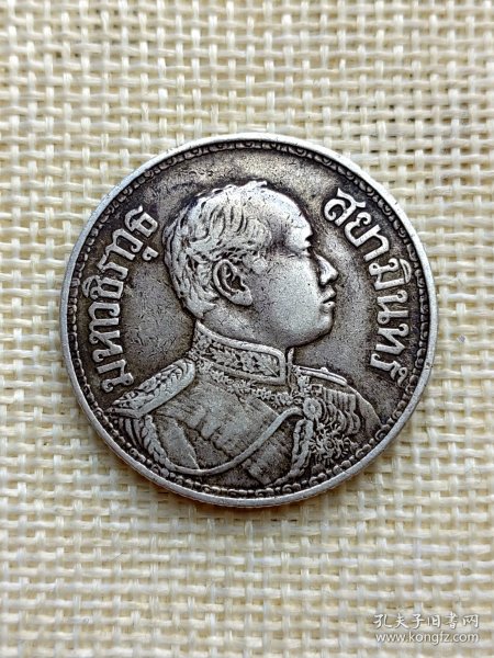 泰国1铢银币 1913-1925年拉玛六世军装右像 大象银币 人物衣服细节清晰 黑棕色描边效果包浆极美品 yz0341