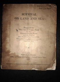 1944年美国海军情报办公室编、美国政府印刷局印口袋书【美国海军特种航空兵海陆生存保障】前16页文字内容:军机被日军击伤时跳伞事宜、火海游泳事宜、迫降事宜、登陆事宜、如何在空中躲避日机扫射、如何与附近航母联络、……后面页图文并茂，主要内容:美军野外求生技法-图示肉眼北斗七星辨位法、钓鱼法、图例什么植物能吃与不能吃、图例什么鱼有毒……长13.5宽11.4厘米全187页。包邮挂刷