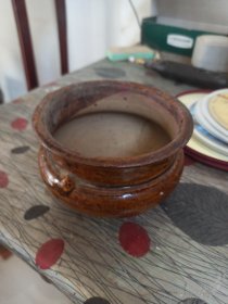 清代酱釉瓷香炉。