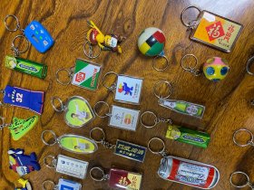 各种老款 绝版 钥匙链 钥匙扣 这些东西 都是 自己一个 一个 花费时间 去各种地方找到的 各种凑出来的 10-18元 买五个包邮 相当于买四赠一。