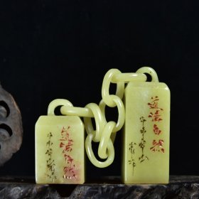 回流老货 寿山石艾叶绿 雕刻【素】印章，印文 尺寸：高5.8x2.1x2.1厘米 净重：113.2克