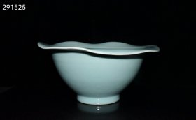 珍藏宋代龙泉釉花边大碗