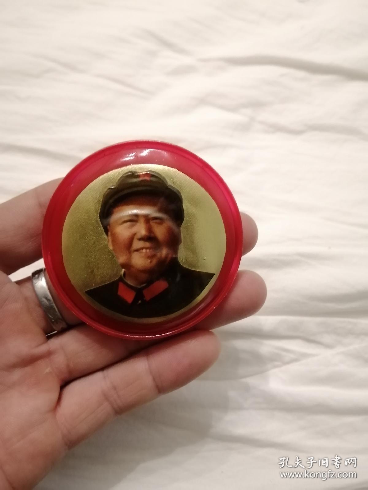 直径6厘米红皮像章