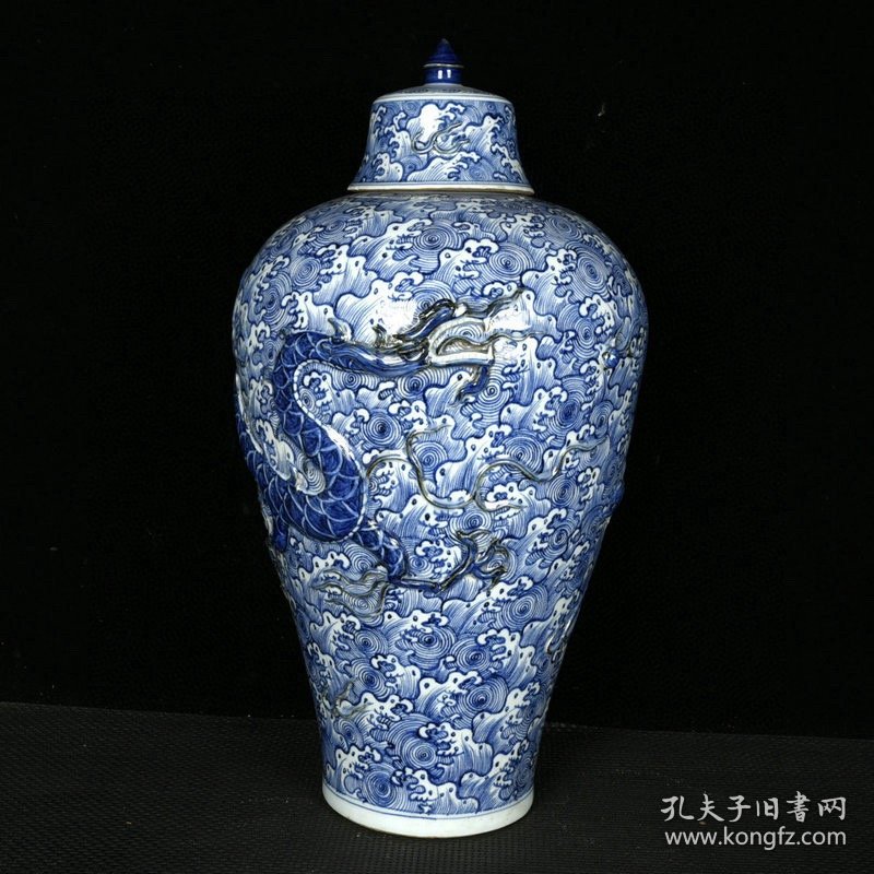 元青花雕刻海水龙纹梅瓶 高51厘米 直径28厘米