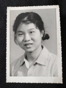 1970年代《老照片》爱美的烫发女子