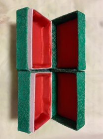 【海外回流  vintage中古】回流中古首饰盒  小年份  很实用  细节可见   仔细看好图片，尺寸如图，有瑕疵，介意勿拍，谨慎下单！出售不退！偏远地区邮费联系客服另算！
