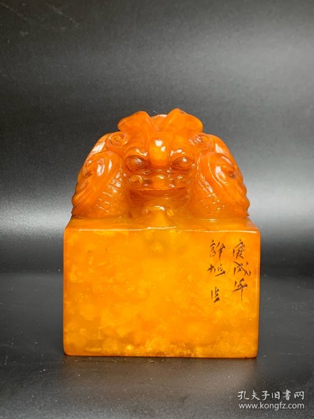 旧藏老田黄印章瑞兽之三，高10.5厘米宽8厘米，重1300克