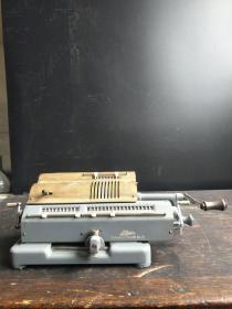 德国原装古董手摇机械计算机，保存完好无损，值得收藏，重量11斤，
