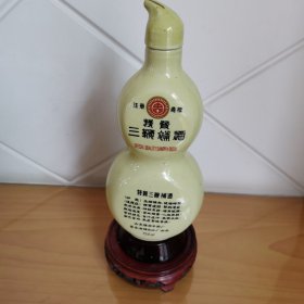 《中国烟台优质三鞭補酒酒瓶750ml》