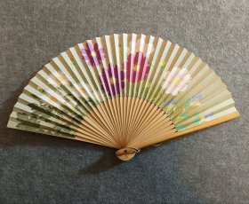 四季的花 日本纸扇京扇 印刷品 展幅35Cm 高19.5Cm 竹扇骨。碧珠坠 [招财猫]实价哈不议不包，回流品不退换。