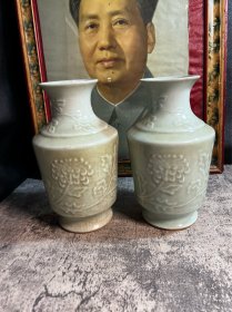 60年代左右，老䠕窑，龙泉豆青釉花瓶一对y