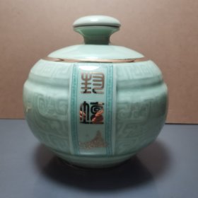 陶瓷花瓶景德镇青瓷扁球三斤容积老坛子凹印青铜纹器形典雅中正色彩干净中带华美，特别罕见。