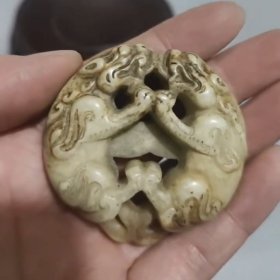 收来和田玉双兽玉璧