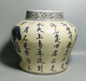 8-90年代   手绘青花李白将进酒罐子  特惠338

保真老旧货，包手绘非常漂亮字画一体，直径25高22 整体完整底部款很牛，边上一圈烧制干纹没什么影响，喜欢来吧特惠338包邮不刀