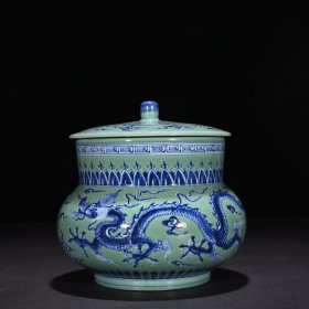 明宣德珊瑚绿地青花龙纹盖罐 20*18厘米