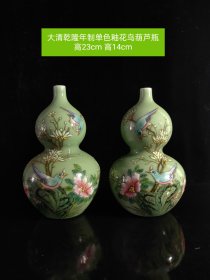 单色釉花鸟葫芦瓶，工艺精美，器型端庄，发色纯正，釉色漂亮，品相如图。