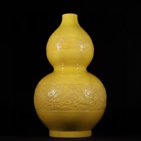 清乾隆黄釉雕刻龙纹葫芦瓶