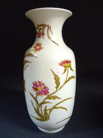 （全品）清晚期料彩折枝花卉纹尺瓶尺寸:高23cm