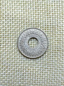 泰国10萨当银币 1941年拉玛八世时期 漂亮墨绿色包浆 19mm小直径 yz0377