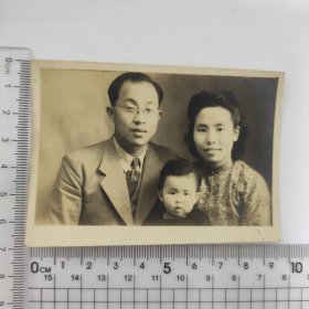 1953年三口人合影照片