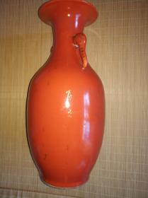 红釉描金象耳瓶