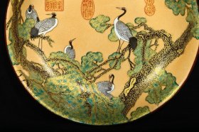 清乾隆年制珐琅彩描金松鹤延年纹赏盘，高4.7×21.8厘米