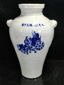 元成宗大德五年制，青花开片鬼谷子下山图纹贯耳瓶一对，全品无残，品相完整，成色如图！