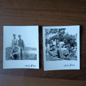 七十年代3名军人合影照片（2张，大连立新照相馆）