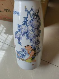 广东工艺美术大师蔡秋权先生的代表作《对奕图》精美瓷器一件。精美瓷器收藏佳品！少见！品如图。按图发货。