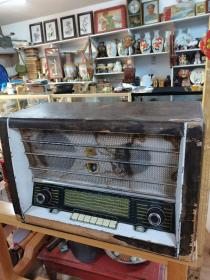 卫星牌特大号电子管收音机，59年生产的，好使的